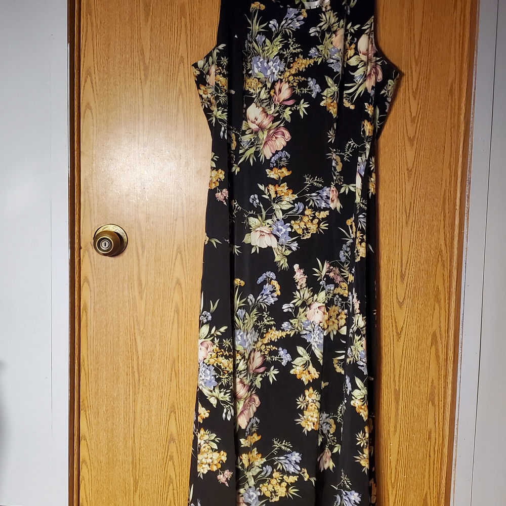 Elegant Yellow and White Halter Maxi Dress for Weddings